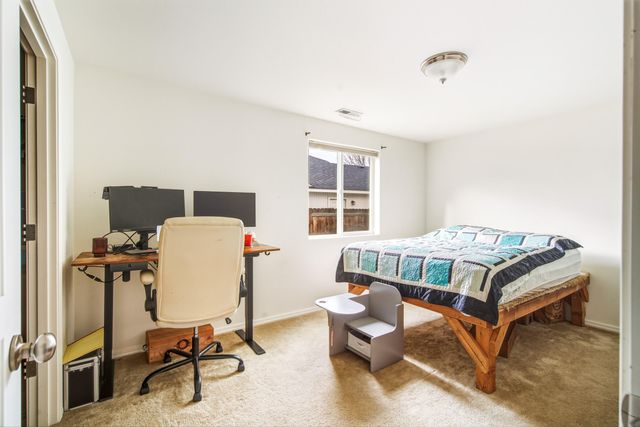 484 NE Spruce Court, Redmond, OR 97756