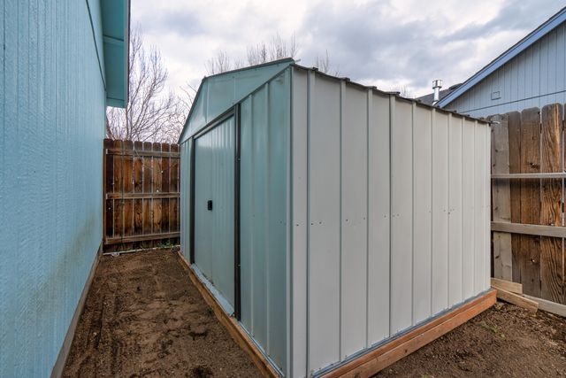 484 NE Spruce Court, Redmond, OR 97756