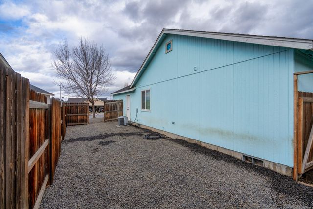 484 NE Spruce Court, Redmond, OR 97756