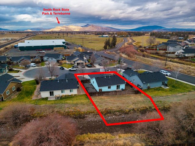 484 NE Spruce Court, Redmond, OR 97756