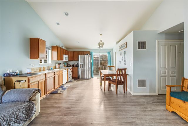 484 NE Spruce Court, Redmond, OR 97756