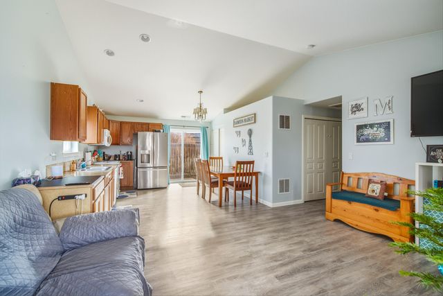 484 NE Spruce Court, Redmond, OR 97756