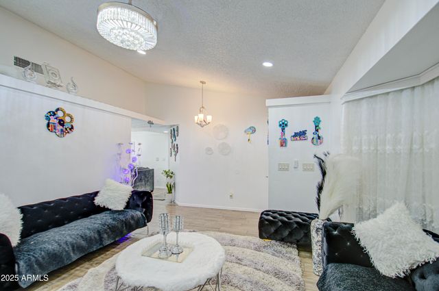 8021 W CHARTER OAK Road, Peoria, AZ 85381