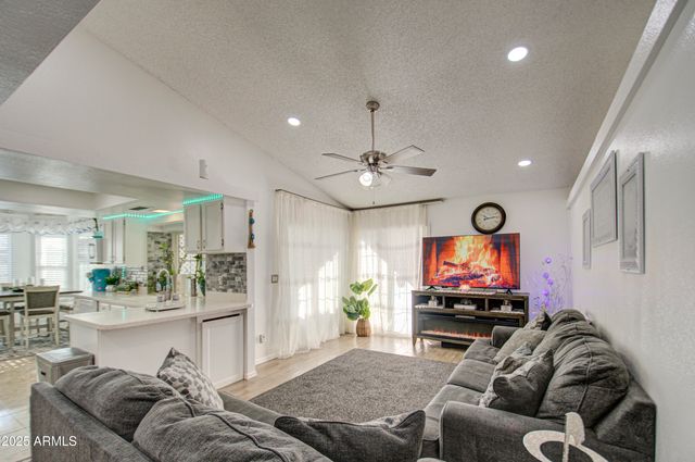 8021 W CHARTER OAK Road, Peoria, AZ 85381