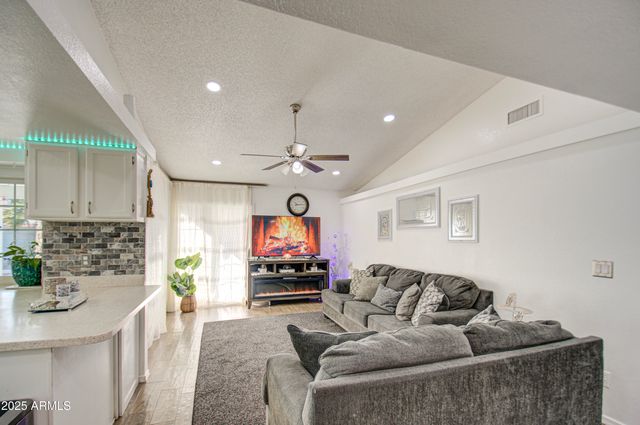 8021 W CHARTER OAK Road, Peoria, AZ 85381