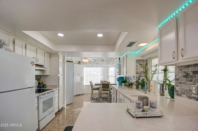 8021 W CHARTER OAK Road, Peoria, AZ 85381