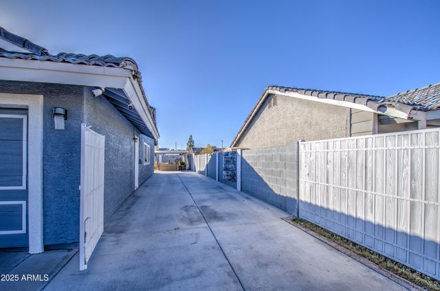 8021 W CHARTER OAK Road, Peoria, AZ 85381