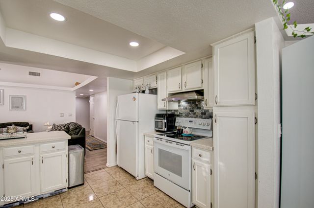 8021 W CHARTER OAK Road, Peoria, AZ 85381