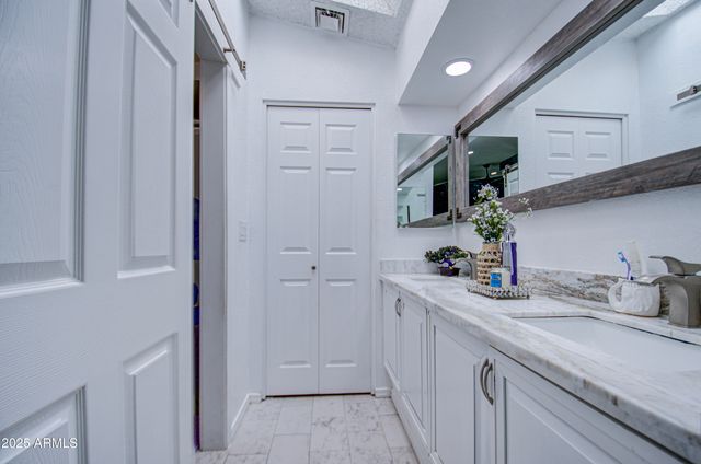 8021 W CHARTER OAK Road, Peoria, AZ 85381