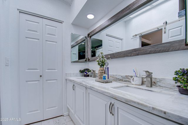 8021 W CHARTER OAK Road, Peoria, AZ 85381