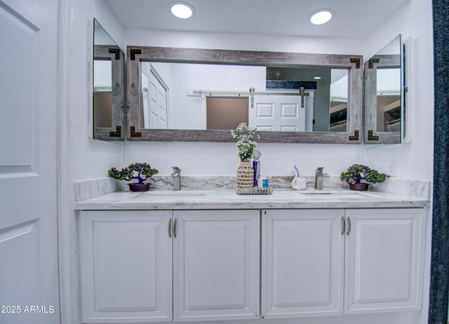 8021 W CHARTER OAK Road, Peoria, AZ 85381