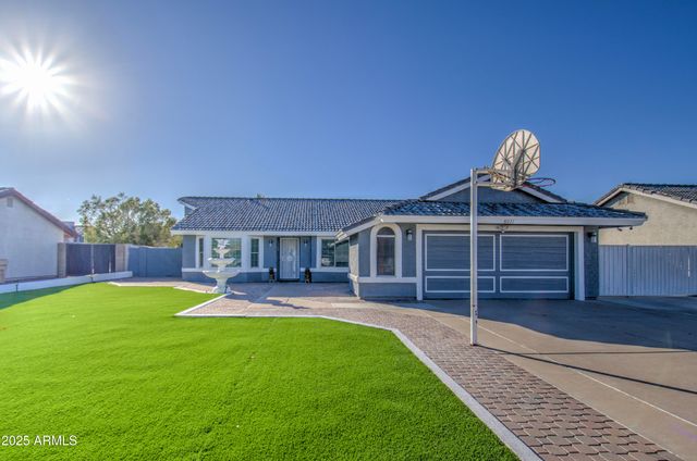 8021 W CHARTER OAK Road, Peoria, AZ 85381