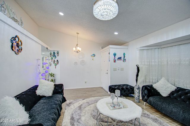 8021 W CHARTER OAK Road, Peoria, AZ 85381