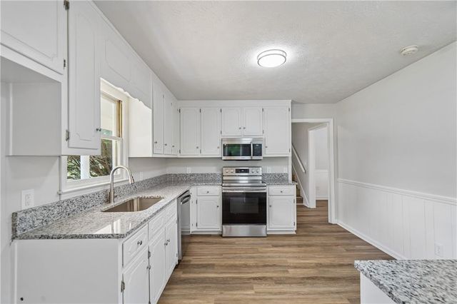221 Mills Creek Path, Hiram, GA 30141