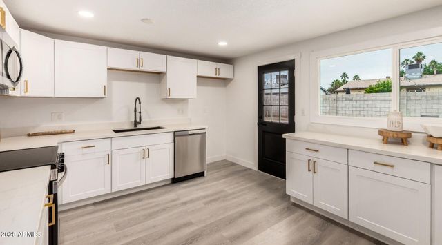 3774 E EVANS Drive, Phoenix, AZ 85032