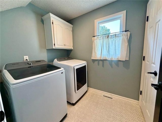 1403 NE 94th Court, Kansas City, MO 64155