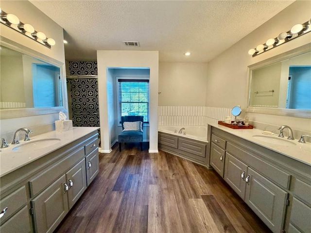 1403 NE 94th Court, Kansas City, MO 64155