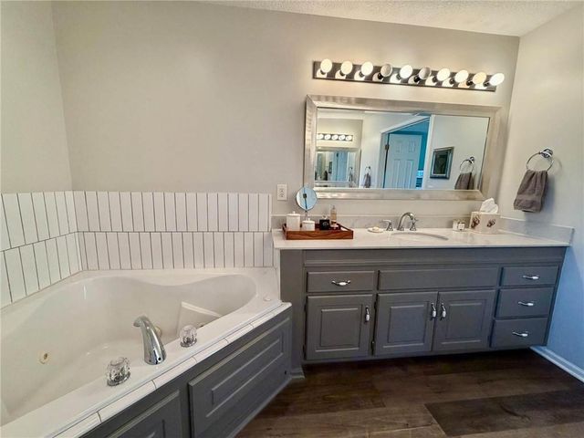 1403 NE 94th Court, Kansas City, MO 64155