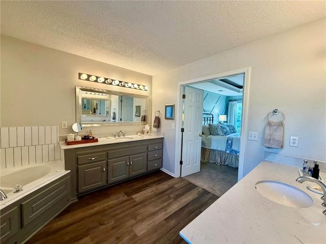 1403 NE 94th Court, Kansas City, MO 64155