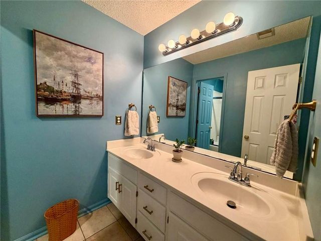 1403 NE 94th Court, Kansas City, MO 64155