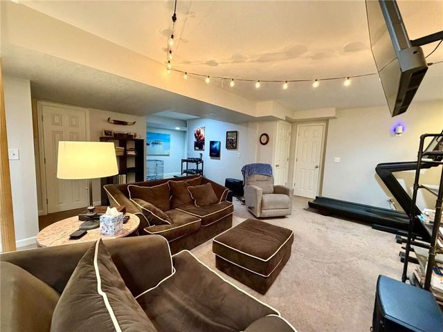 1403 NE 94th Court, Kansas City, MO 64155