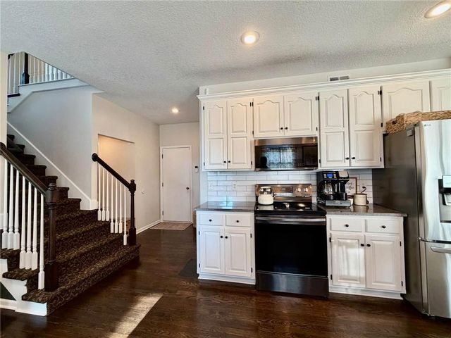 1403 NE 94th Court, Kansas City, MO 64155
