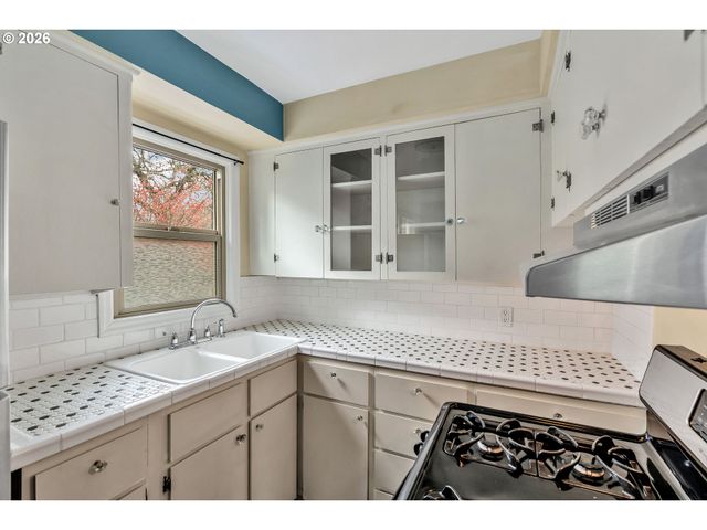 1411 N ALBERTA St 1, Portland, OR 97217