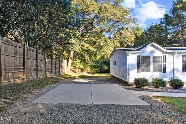 922 Humminfbird Road, Four Oaks, NC 27524