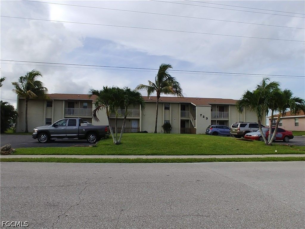 723 SE 10th ST, Cape Coral, FL 33990