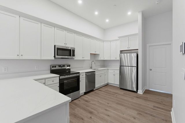 19-25 Essex 202, Haverhill, MA 01830