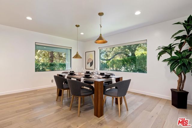 2400 Glendower Avenue, Los Angeles, CA 90027