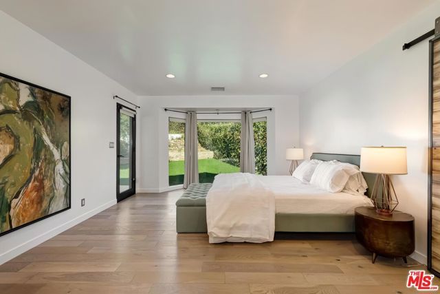 2400 Glendower Avenue, Los Angeles, CA 90027