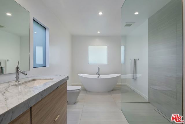 2400 Glendower Avenue, Los Angeles, CA 90027