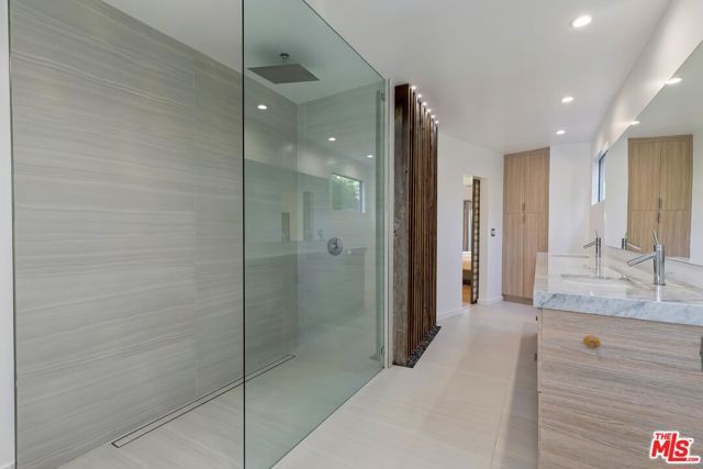 2400 Glendower Avenue, Los Angeles, CA 90027