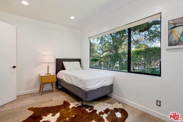 2400 Glendower Avenue, Los Angeles, CA 90027