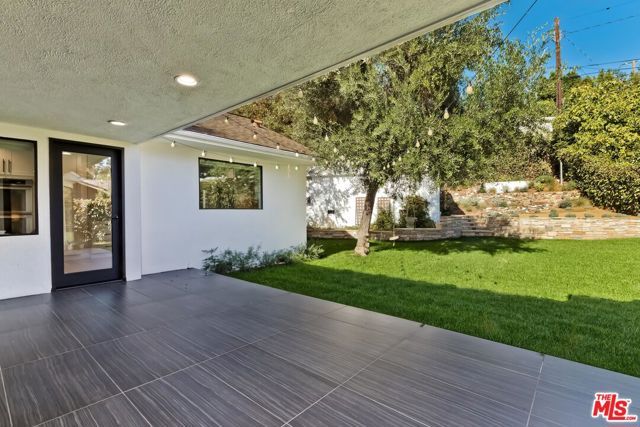 2400 Glendower Avenue, Los Angeles, CA 90027