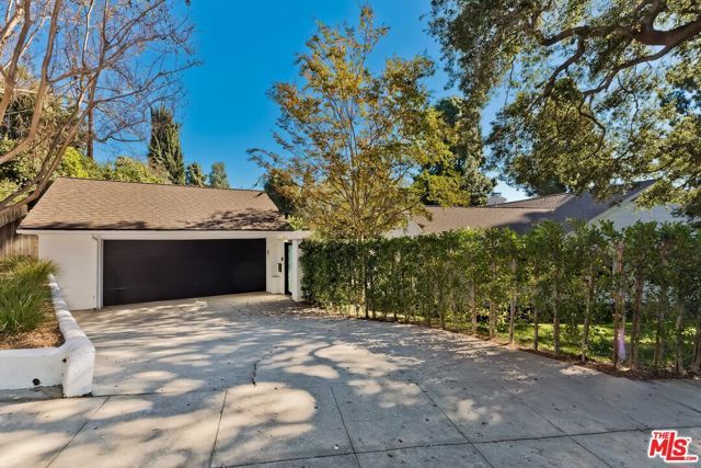 2400 Glendower Avenue, Los Angeles, CA 90027