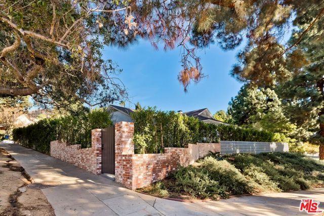 2400 Glendower Avenue, Los Angeles, CA 90027