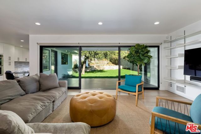 2400 Glendower Avenue, Los Angeles, CA 90027