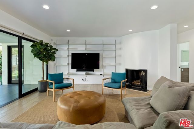 2400 Glendower Avenue, Los Angeles, CA 90027