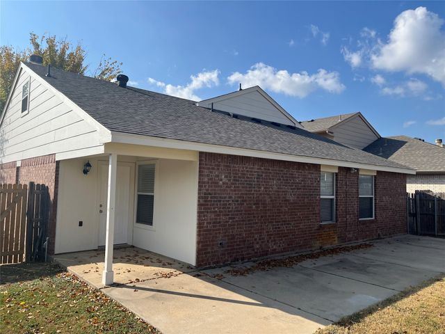 3216 Fountain Parkway, Fort Worth, TX 76053