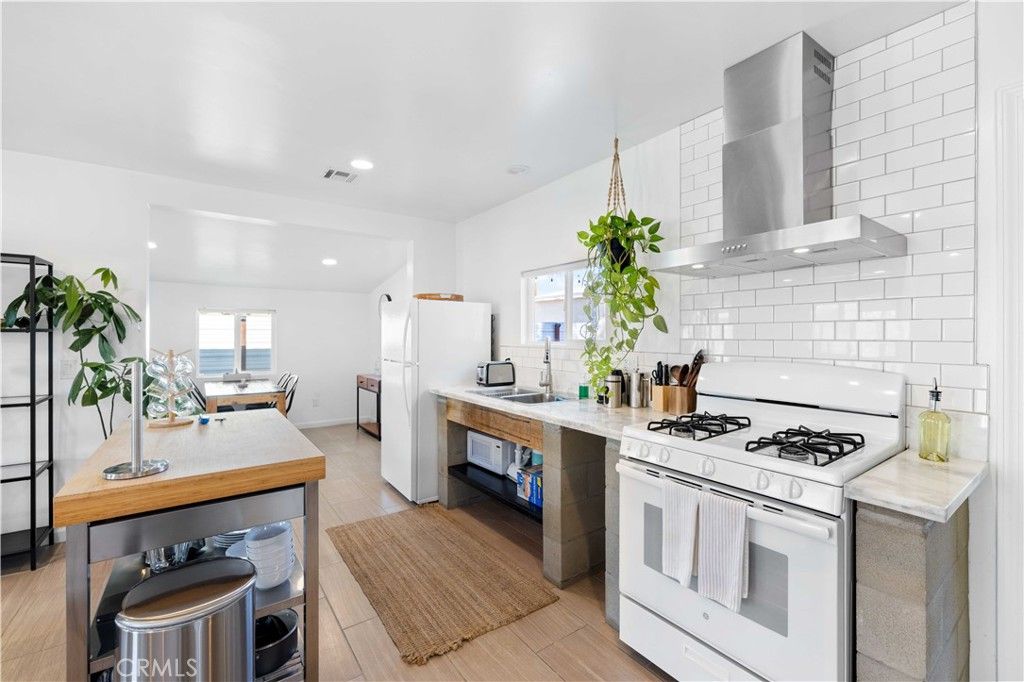 Image 11 of property listing at 61879 Valley View Circle, Joshua Tree, CA 92252