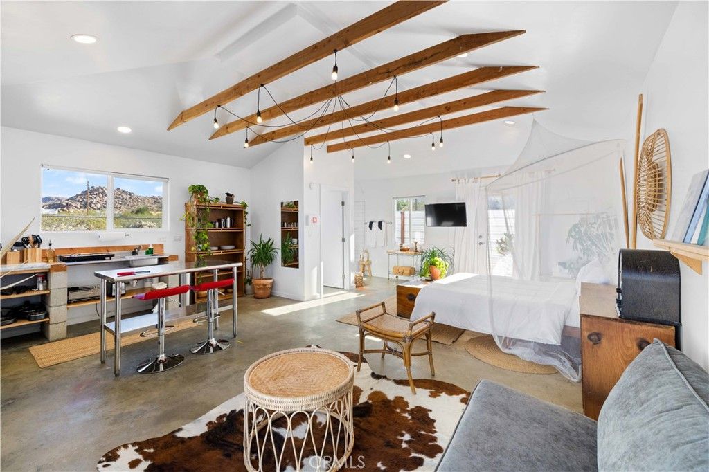 Image 23 of property listing at 61879 Valley View Circle, Joshua Tree, CA 92252