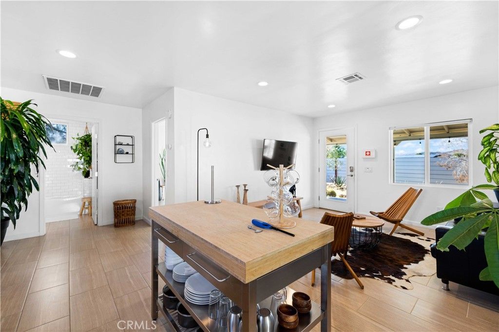 Image 8 of property listing at 61879 Valley View Circle, Joshua Tree, CA 92252