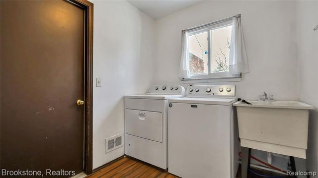 18046 Gaylord Court, Clinton Township, MI 48035