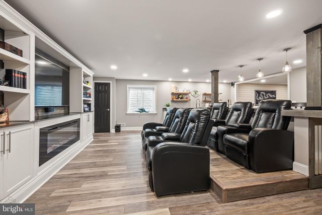 2133 BRIDGEPORT AVE, Pennsburg, PA 18073