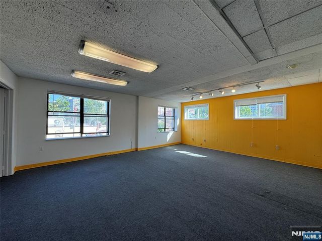 302 Main 201, Fort Lee, NJ 07024