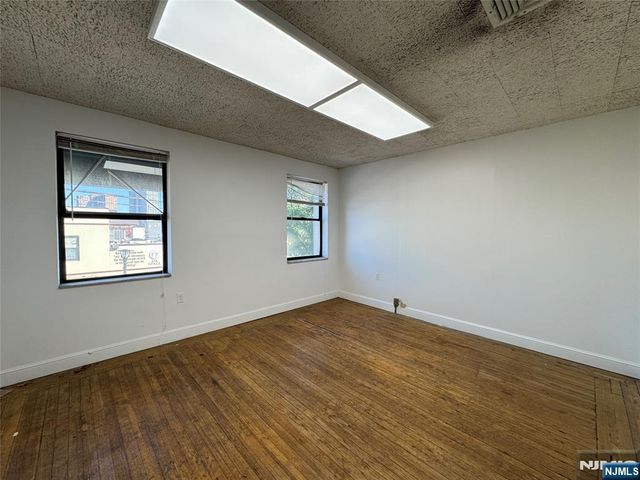 302 Main 201, Fort Lee, NJ 07024