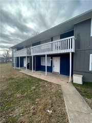 1605 Juniper Circle C, Springdale, AR 72764