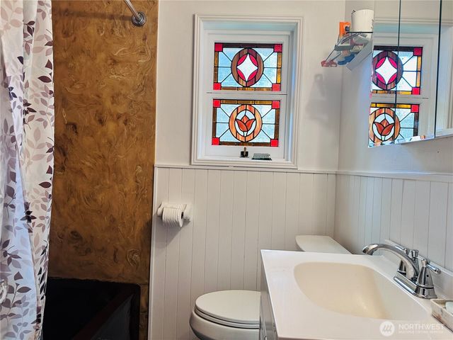 15326 Ashworth Place N, Shoreline, WA 98133